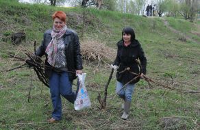 Cleanup in one of the parks in Kiev
