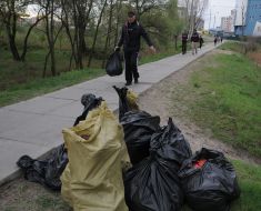 Cleanup in one of the parks in Kiev