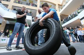 Competitions on the wheel tilting
