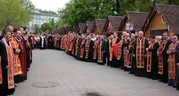 Participants citywide Way of the Cross