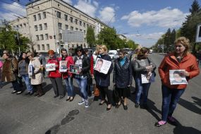 People blocked the avenue Povitroflotsky
