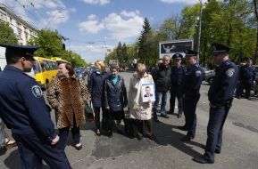 People blocked the avenue Povitroflotsky