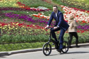 Vitali Klitschko visited an exhibition of tulips