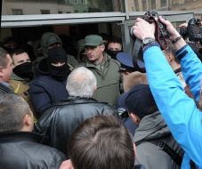 Clashes in the courtyard of the city council