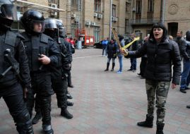 Clashes in the courtyard of the city council
