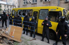 Clashes in the courtyard of the city council