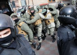 Clashes in the courtyard of the city council