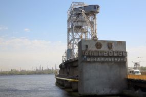 Dismantling the communist symbols in Zaporozhie