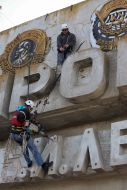 Dismantling the communist symbols in Zaporozhie