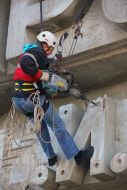 Dismantling the communist symbols in Zaporozhie
