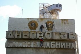 Dismantling the communist symbols in Zaporozhie