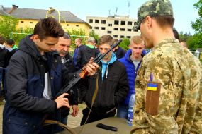 Training and field training for graduate students in grades