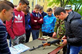 Training and field training for graduate students in grades