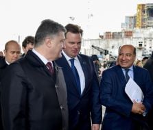 Сума Чакрабарти, Петр Порошенко