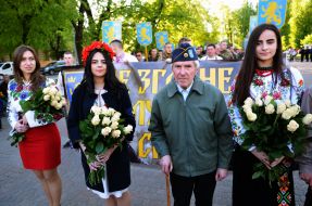 Парад вишиванок на честь дивізії СС "Галичина" у Львові