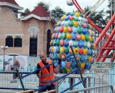 Величезне пасхальне яйце 