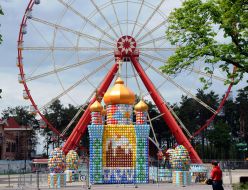 Макет церкви, оздоблений писанками