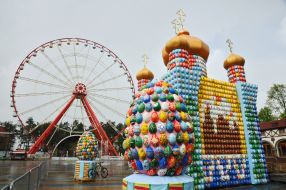 Макет церкви, оздоблений писанками