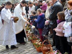 Освячення великодніх кошиків