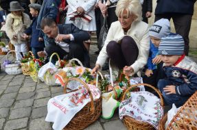 Освячення великодніх кошиків