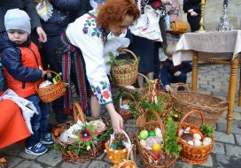 Освячення великодніх кошиків