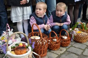 Освячення великодніх кошиків