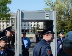 Frame metal detector