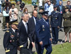 Skaparrotti Curtis, Jens Stoltenberg, Philip M. Breedlove