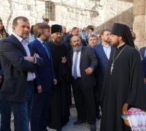 Opening the doors of the Temple of the Holy Sepulchre