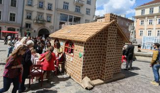 The largest baked gingerbread house In Lviv