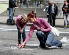 Children draw on Khreshchatyk