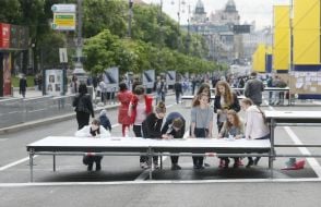 Children draw on Khreshchatyk