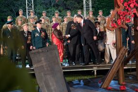 Poroshenko during the campaign "The first minute of peace"