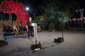 Poroshenko during the campaign "The first minute of peace"