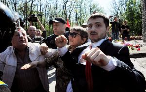 Clashes near the Memorial of Glory