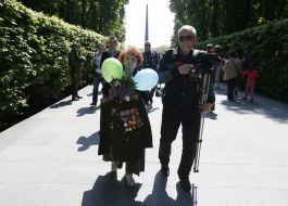 Покладання квітів до могили Невідомого Солдата