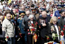 Покладання квітів до могили Невідомого Солдата