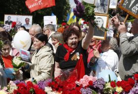 Покладання квітів до могили Невідомого Солдата