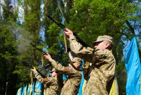 Военнослужащие