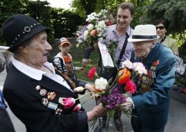 Покладання квітів до могили Невідомого Солдата