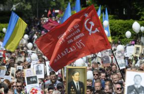 Laying of flowers to Tomb of the Unknown Soldier