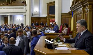 Petro Poroshenko at the parliament session