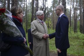 Arseniy Yatsenyuk and Christoph Weil