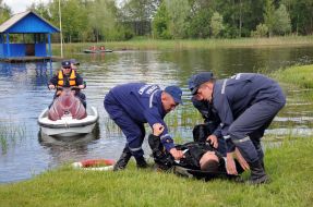 Демонстрація навичок з порятунку потопаючого