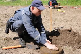 Демонстрація навичок з розмінування