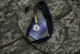 Удостоверение и медаль участника боевых действий