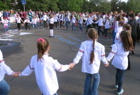 Day of embroidered shirts in Mariupol