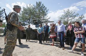 Artists at the training center of the National Guard