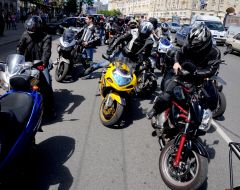 Motorcyclists are picketing the Kharkov City Council