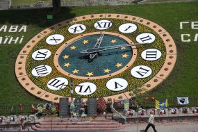 Flower clock